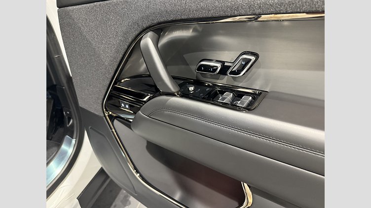 2024 認定中古車 Land Rover Range Rover Sport オストゥーニパールホワイト D300マイルドハイブリッド スタンダードホイールベース Dynamic SE