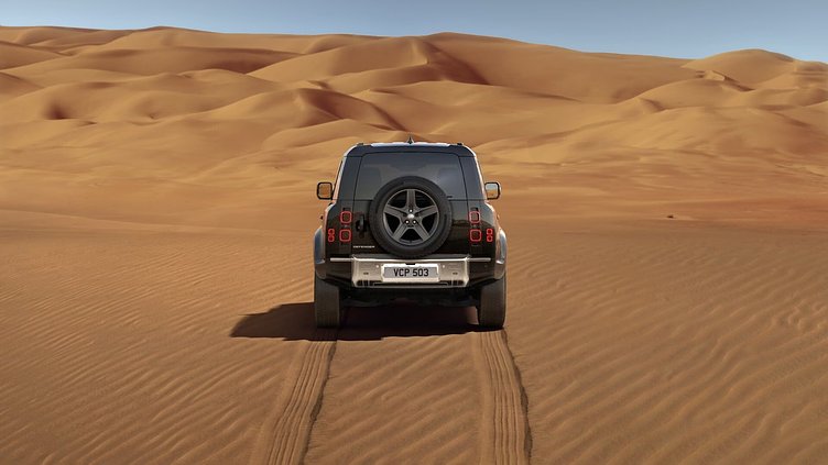 2024 認定中古車 Land Rover Defender 110 サントリーニブラック P300 AWD（AT） SE