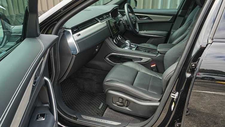 2024 Approved Jaguar F-Pace Santorini Black P250 R-Dynamic SE