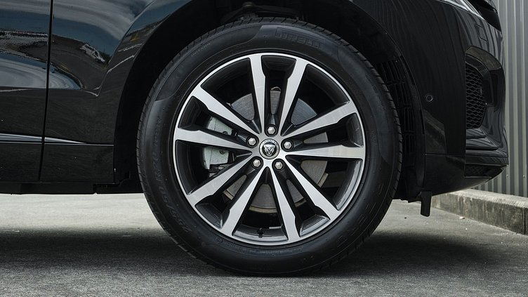 2024 Approved Jaguar F-Pace Santorini Black P250 R-Dynamic SE