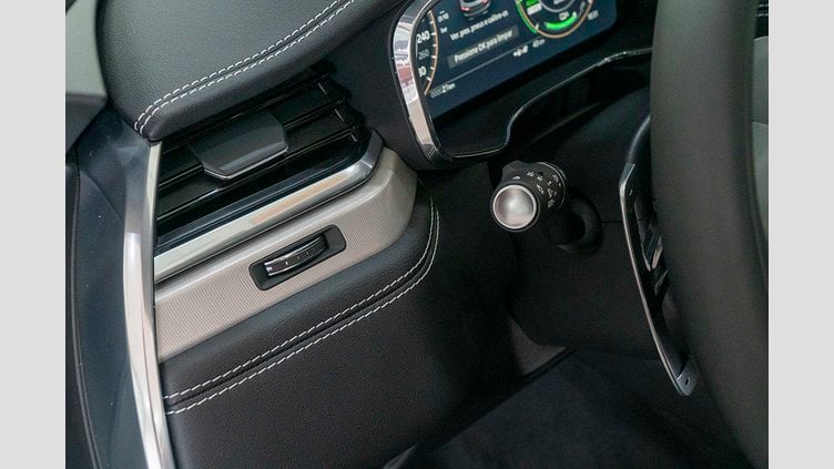 2023 Approved Jaguar F-Pace White auto R-DYNAMIC SE 
