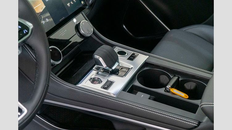 2023 Approved Jaguar F-Pace White auto R-DYNAMIC SE 