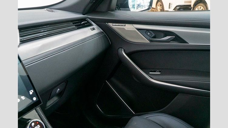 2023 Approved Jaguar F-Pace White auto R-DYNAMIC SE 