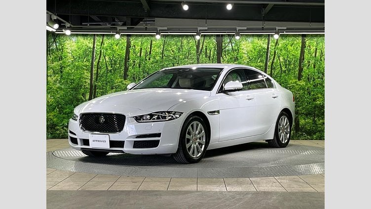 2016 認定中古車 Jaguar XE Yulong White 2WD ピュア