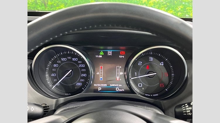 2016 認定中古車 Jaguar XE Yulong White 2WD ピュア