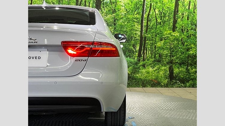 2016 認定中古車 Jaguar XE Yulong White 2WD ピュア