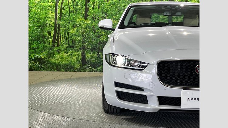 2016 認定中古車 Jaguar XE Yulong White 2WD ピュア