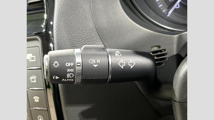 2016 認定中古車 Jaguar XE Yulong White 2WD ピュア