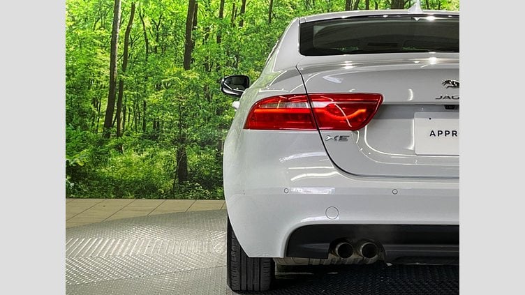 2016 認定中古車 Jaguar XE Yulong White 2WD ピュア