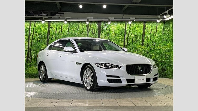 2016 認定中古車 Jaguar XE Yulong White 2WD ピュア