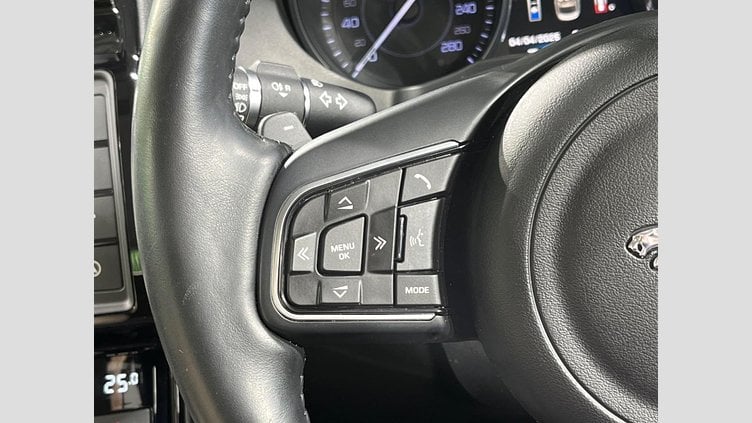 2016 認定中古車 Jaguar XE Yulong White 2WD ピュア