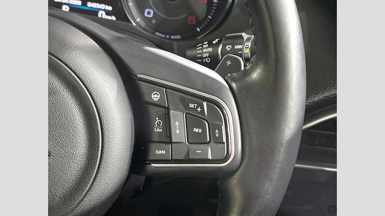 2016 認定中古車 Jaguar XE Yulong White 2WD ピュア