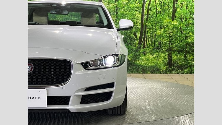 2016 認定中古車 Jaguar XE Yulong White 2WD ピュア