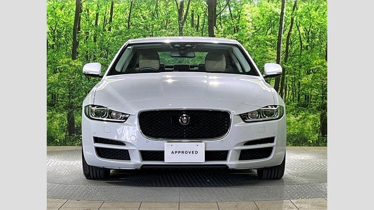 2016 認定中古車 Jaguar XE Yulong White 2WD ピュア