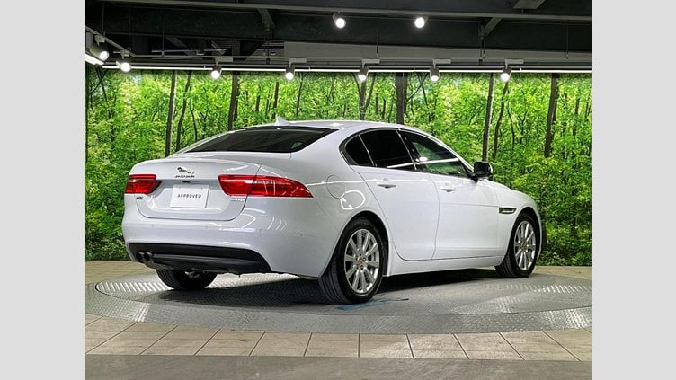 2016 認定中古車 Jaguar XE Yulong White 2WD ピュア