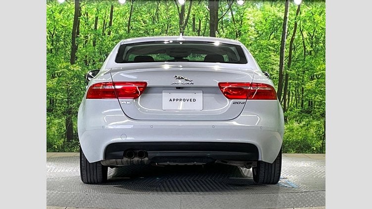 2016 認定中古車 Jaguar XE Yulong White 2WD ピュア