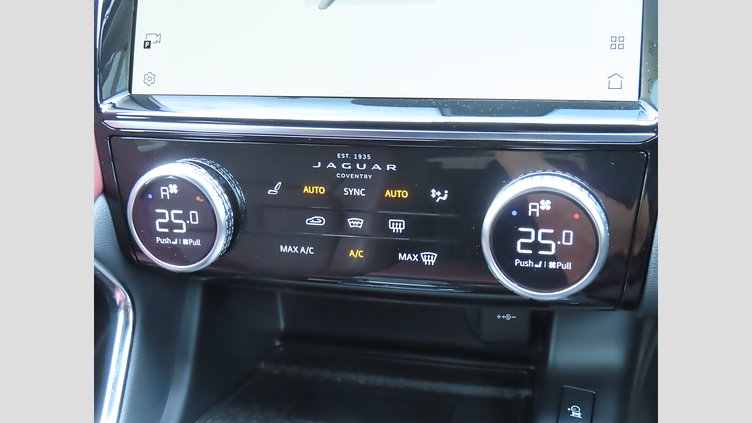 2023 認定中古車 Jaguar E-Pace サントリーニブラック D200 AWD（オートマチック） R-DYNAMICブラックエディション
