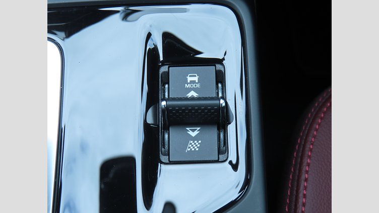 2023 認定中古車 Jaguar E-Pace サントリーニブラック D200 AWD（オートマチック） R-DYNAMICブラックエディション