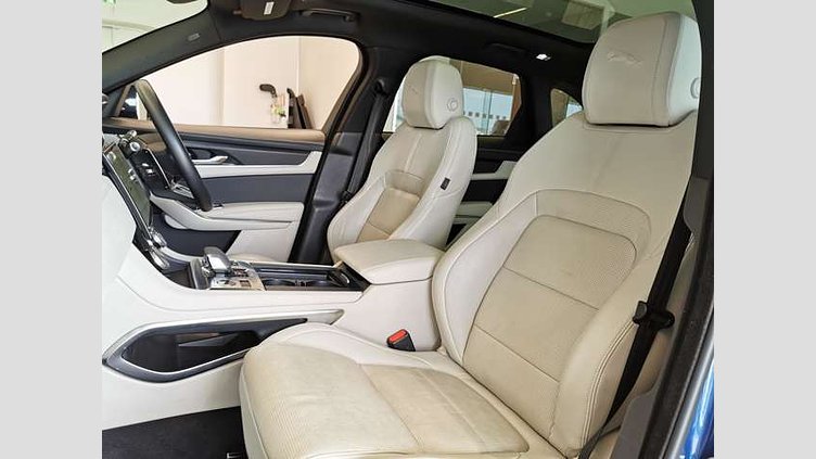 2022 認定中古車 Jaguar F-Pace ブルーファイアブルー P250 AWD（オートマチック） R-DYNAMIC BLACK