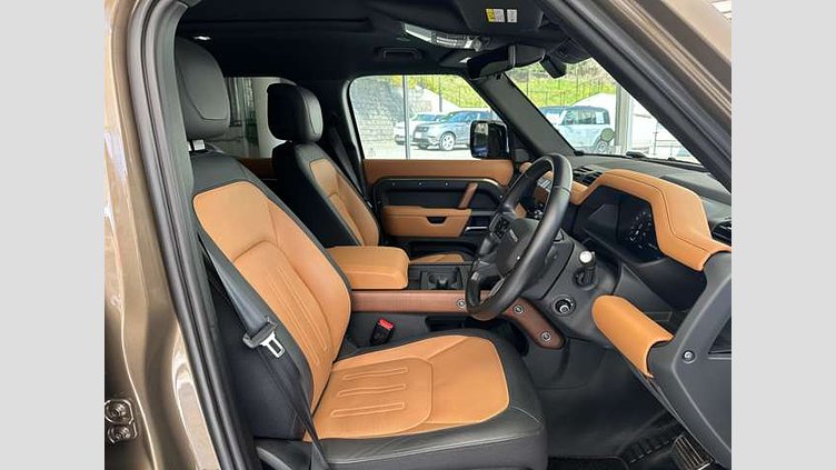 2023 認定中古車 Land Rover Defender 110 ゴンドワナストーン D300 AWD（AT） X