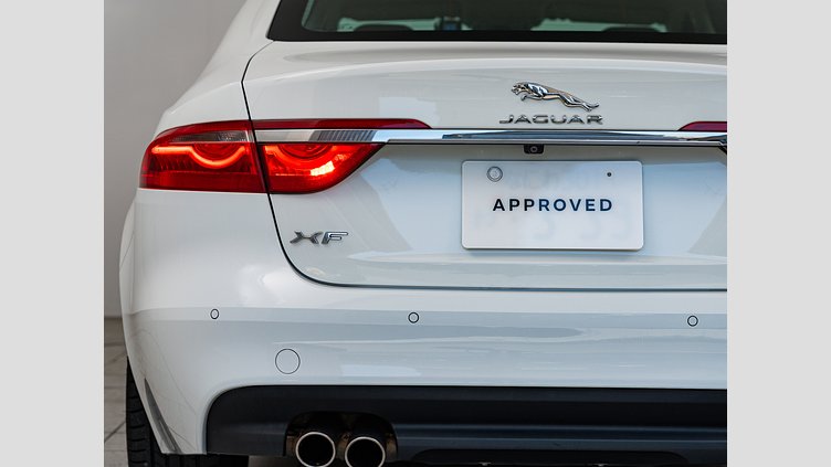 2019 認定中古車 Jaguar XF Fuji White 2.0 litre i4D Diesel プレステージ