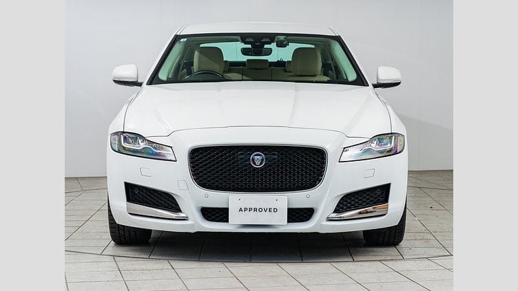 2019 認定中古車 Jaguar XF Fuji White 2.0 litre i4D Diesel プレステージ