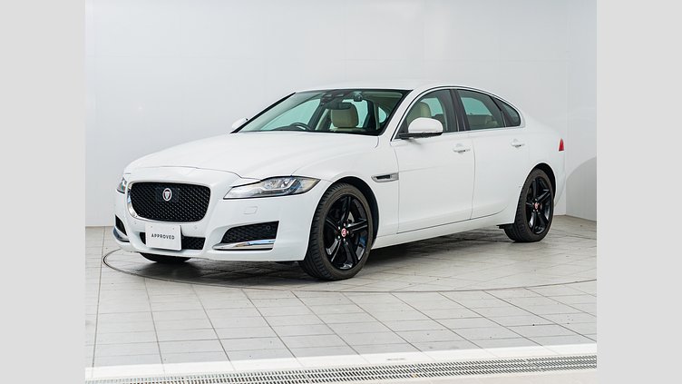 2019 認定中古車 Jaguar XF Fuji White 2.0 litre i4D Diesel プレステージ