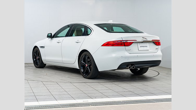 2019 認定中古車 Jaguar XF Fuji White 2.0 litre i4D Diesel プレステージ