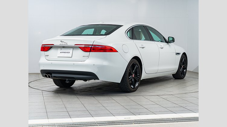 2019 認定中古車 Jaguar XF Fuji White 2.0 litre i4D Diesel プレステージ