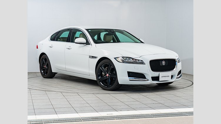 2019 認定中古車 Jaguar XF Fuji White 2.0 litre i4D Diesel プレステージ