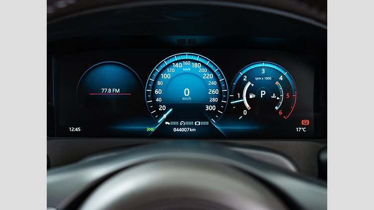 2019 認定中古車 Jaguar XF Fuji White 2.0 litre i4D Diesel プレステージ