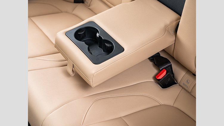 2019 認定中古車 Jaguar XF Fuji White 2.0 litre i4D Diesel プレステージ