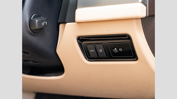 2019 認定中古車 Jaguar XF Fuji White 2.0 litre i4D Diesel プレステージ