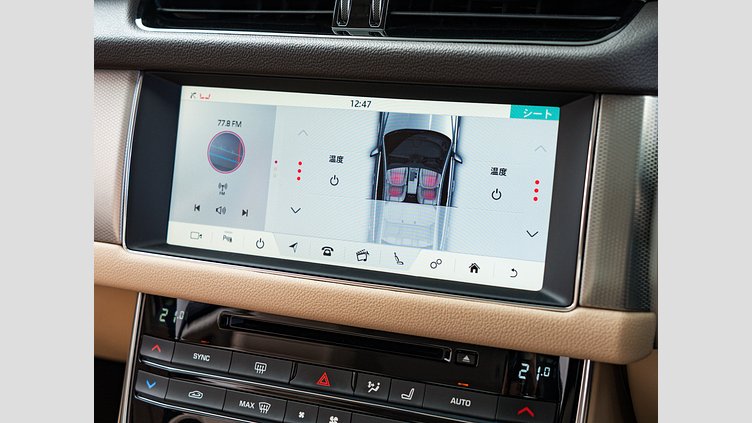 2019 認定中古車 Jaguar XF Fuji White 2.0 litre i4D Diesel プレステージ