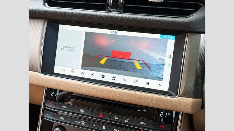 2019 認定中古車 Jaguar XF Fuji White 2.0 litre i4D Diesel プレステージ