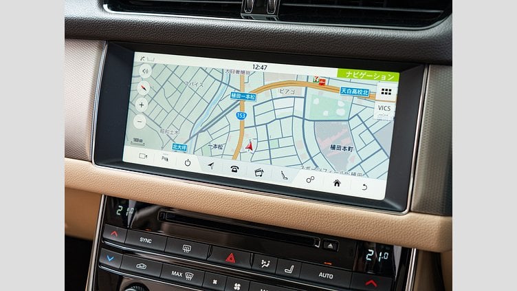 2019 認定中古車 Jaguar XF Fuji White 2.0 litre i4D Diesel プレステージ