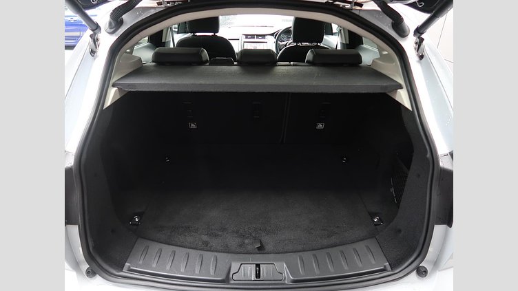 2019 認定中古車 Jaguar E-Pace ユーロンホワイト D180 オートマチック全輪駆動 HSE