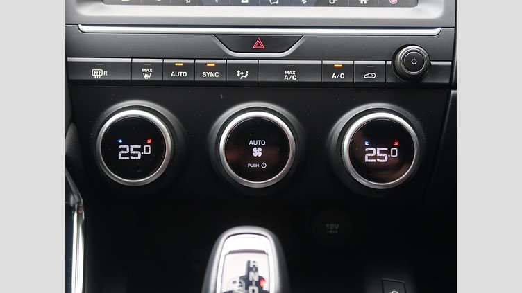 2019 認定中古車 Jaguar E-Pace ユーロンホワイト D180 オートマチック全輪駆動 HSE