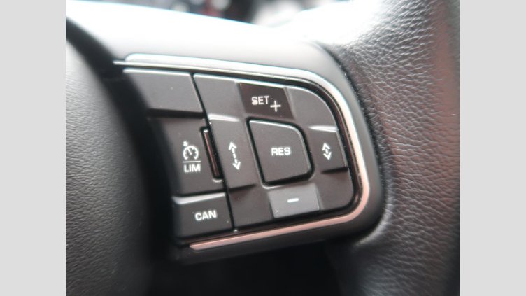 2019 認定中古車 Jaguar E-Pace ユーロンホワイト D180 オートマチック全輪駆動 HSE
