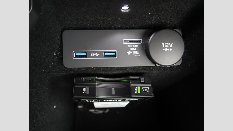 2019 認定中古車 Jaguar E-Pace ユーロンホワイト D180 オートマチック全輪駆動 HSE