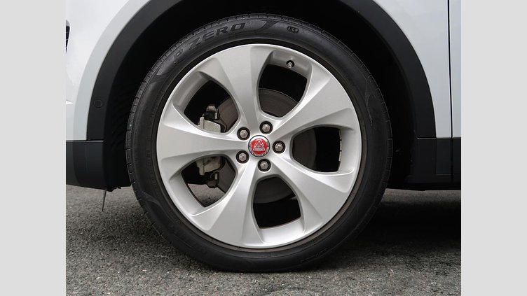 2019 認定中古車 Jaguar E-Pace ユーロンホワイト D180 オートマチック全輪駆動 HSE
