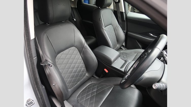 2019 認定中古車 Jaguar E-Pace ユーロンホワイト D180 オートマチック全輪駆動 HSE