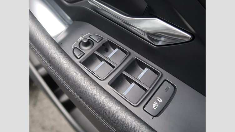 2019 認定中古車 Jaguar E-Pace ユーロンホワイト D180 オートマチック全輪駆動 HSE