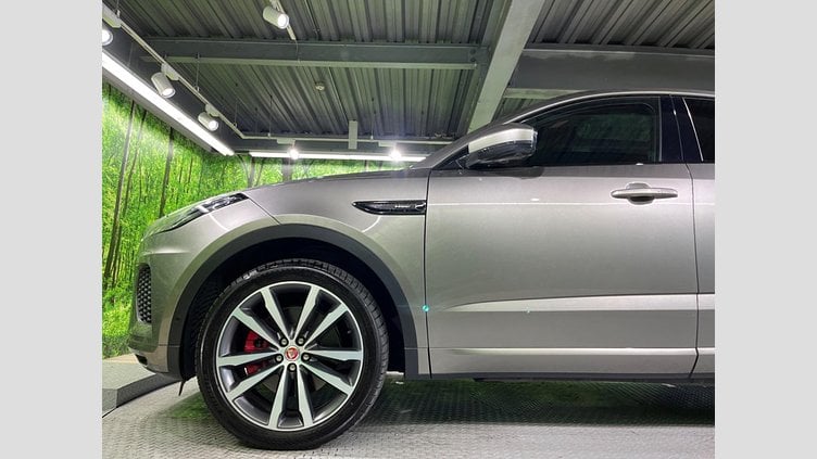 2018 認定中古車 Jaguar E-Pace シリコン シルバー P300 オートマチック全輪駆動 R-DYNAMIC HSE