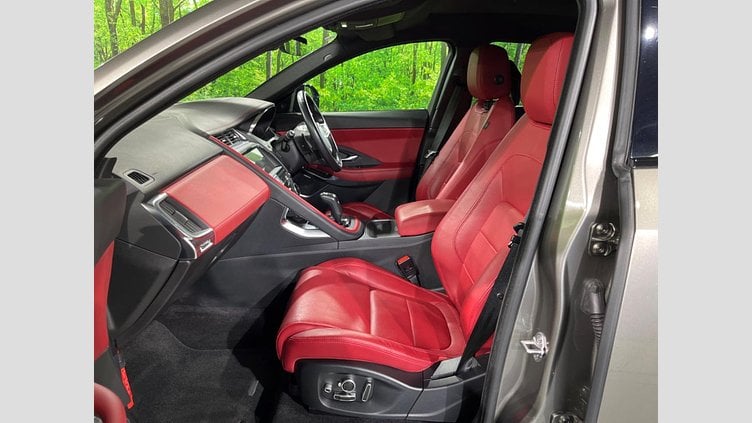 2018 認定中古車 Jaguar E-Pace シリコン シルバー P300 オートマチック全輪駆動 R-DYNAMIC HSE