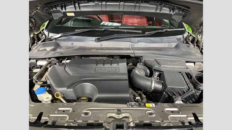 2018 認定中古車 Jaguar E-Pace シリコン シルバー P300 オートマチック全輪駆動 R-DYNAMIC HSE