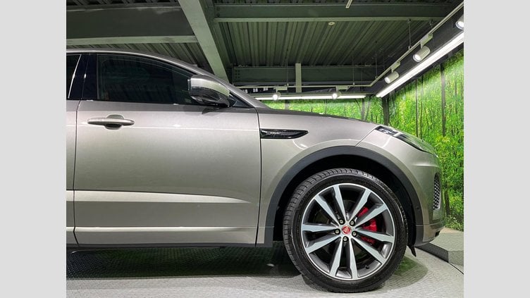 2018 認定中古車 Jaguar E-Pace シリコン シルバー P300 オートマチック全輪駆動 R-DYNAMIC HSE