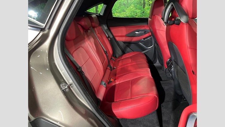2018 認定中古車 Jaguar E-Pace シリコン シルバー P300 オートマチック全輪駆動 R-DYNAMIC HSE
