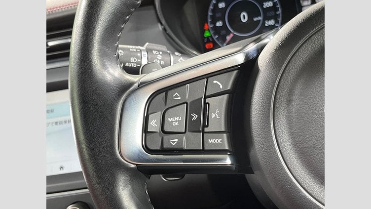 2018 認定中古車 Jaguar E-Pace シリコン シルバー P300 オートマチック全輪駆動 R-DYNAMIC HSE