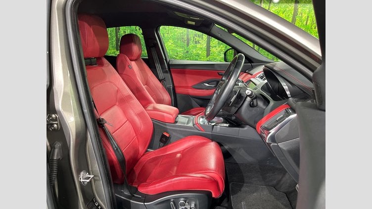 2018 認定中古車 Jaguar E-Pace シリコン シルバー P300 オートマチック全輪駆動 R-DYNAMIC HSE